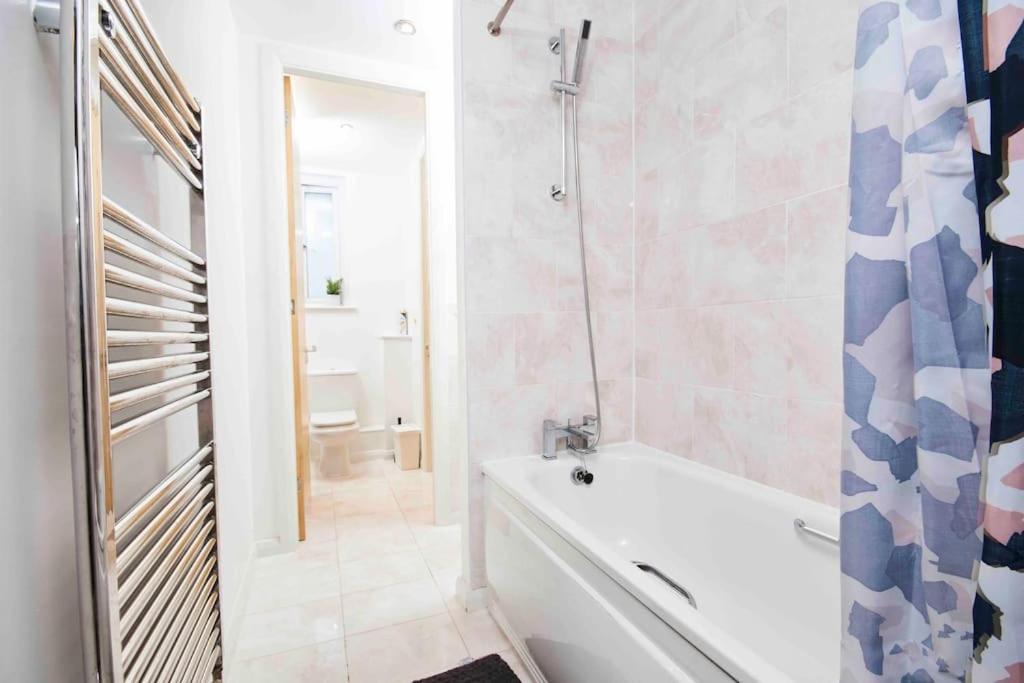 Dellehomes- Free Parking, Wfh, Family-Friendly Manchester Extérieur photo